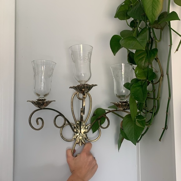 Set Of 2 Vintage Brass Flower Wall Mount Candelabra Three Arm Mount 
Ornate gold - Picture 1 of 16